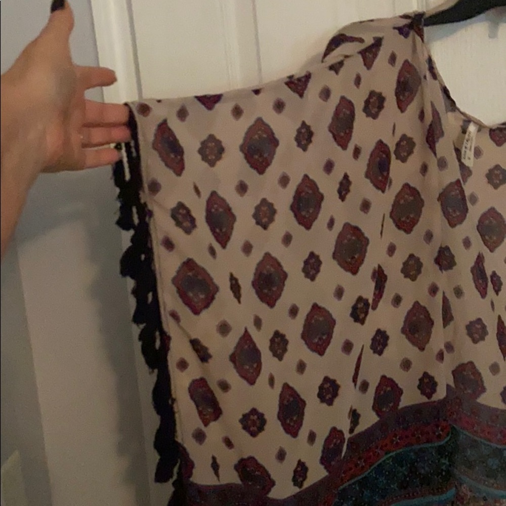 Beautiful cover up! - Picture 2 of 4